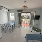 Homey Ground Floor Flat In شقة
