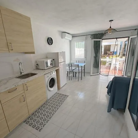 アパート Homey Ground Floor Flat In