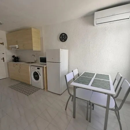 Homey Ground Floor Flat In * دينايا