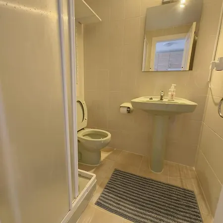 شقة Homey Ground Floor Flat In