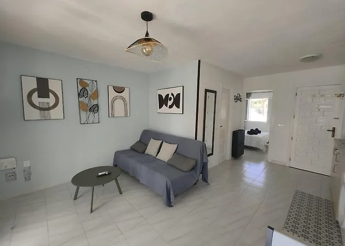 Апартаменти Homey Ground Floor Flat In *