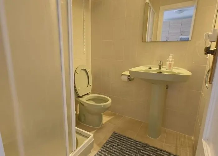 Апартаменти Homey Ground Floor Flat In